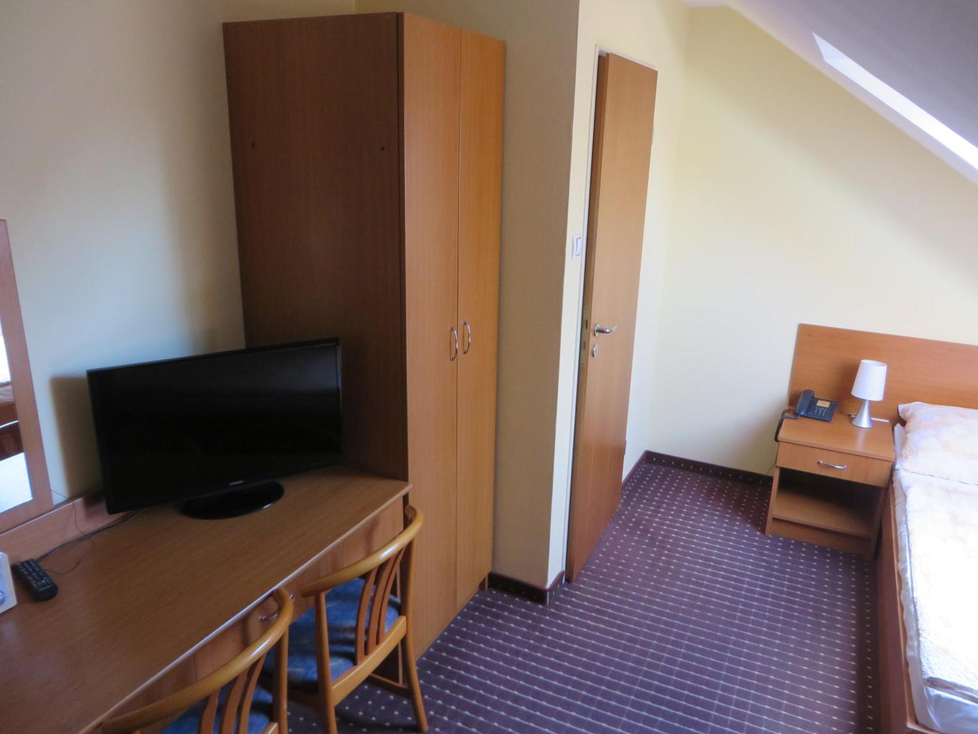 Hotel Arnold Tata Habitación foto