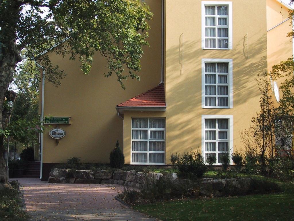 Hotel Arnold Tata Exterior foto